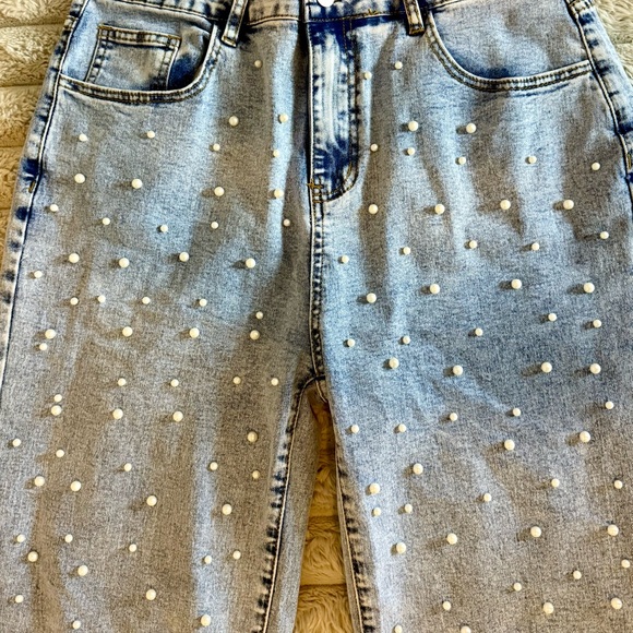 Pearl Studded High-Waisted Straight Leg Jeans – Size L - Picture 4 of 6